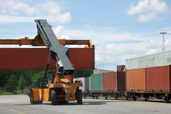 Using Forklift Leasing in Startup Warehouse Distribution Business - forklift (1)